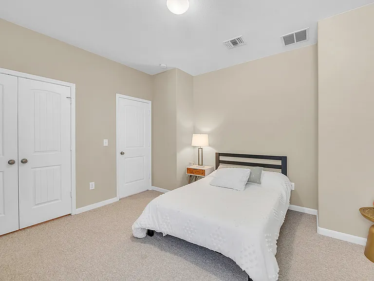 520 S Meadowlark St #B — Photo 9