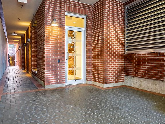4th image of 517 Fisgard St #302