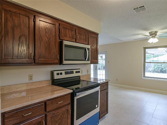 3rd image of 6308 Walnut Springs Dr