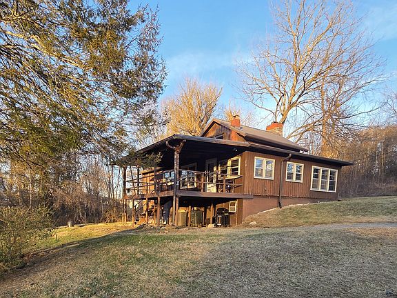3rd image of 100 Eisenhower Rd