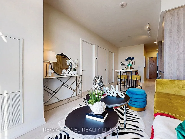 8 Beverley Glen Blvd #802 — Photo 8