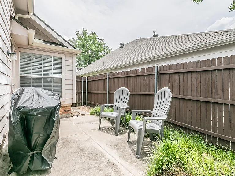 7017 Chateau Dr — Photo 46
