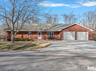 850 Park Row St, Girard, IL