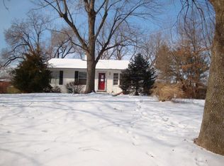 221 Ramsey Ln, Ballwin, MO 63021