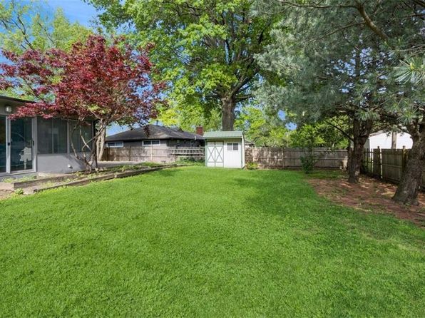 5001 Reinhardt Dr, Roeland Park, KS 66205