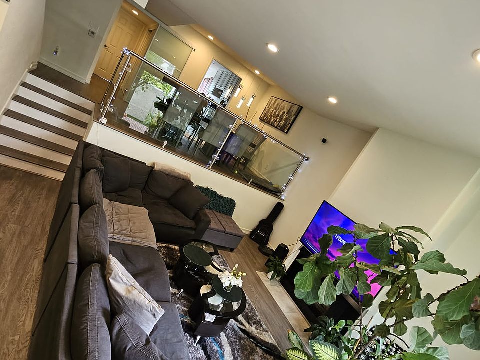 1st image of 4822 1/2 McConnell Ave