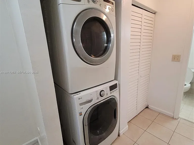 13950 NE 2nd Ave #1A — Photo 17