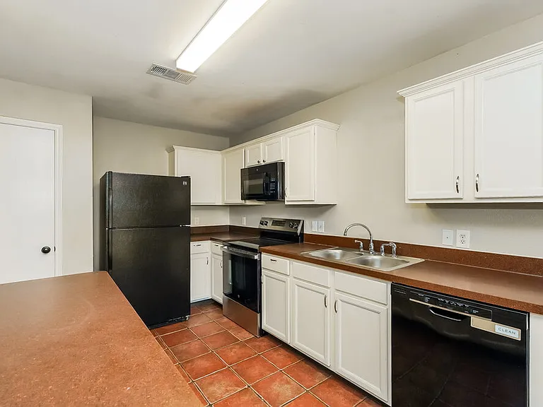 1001 Springcreek Dr — Photo 7