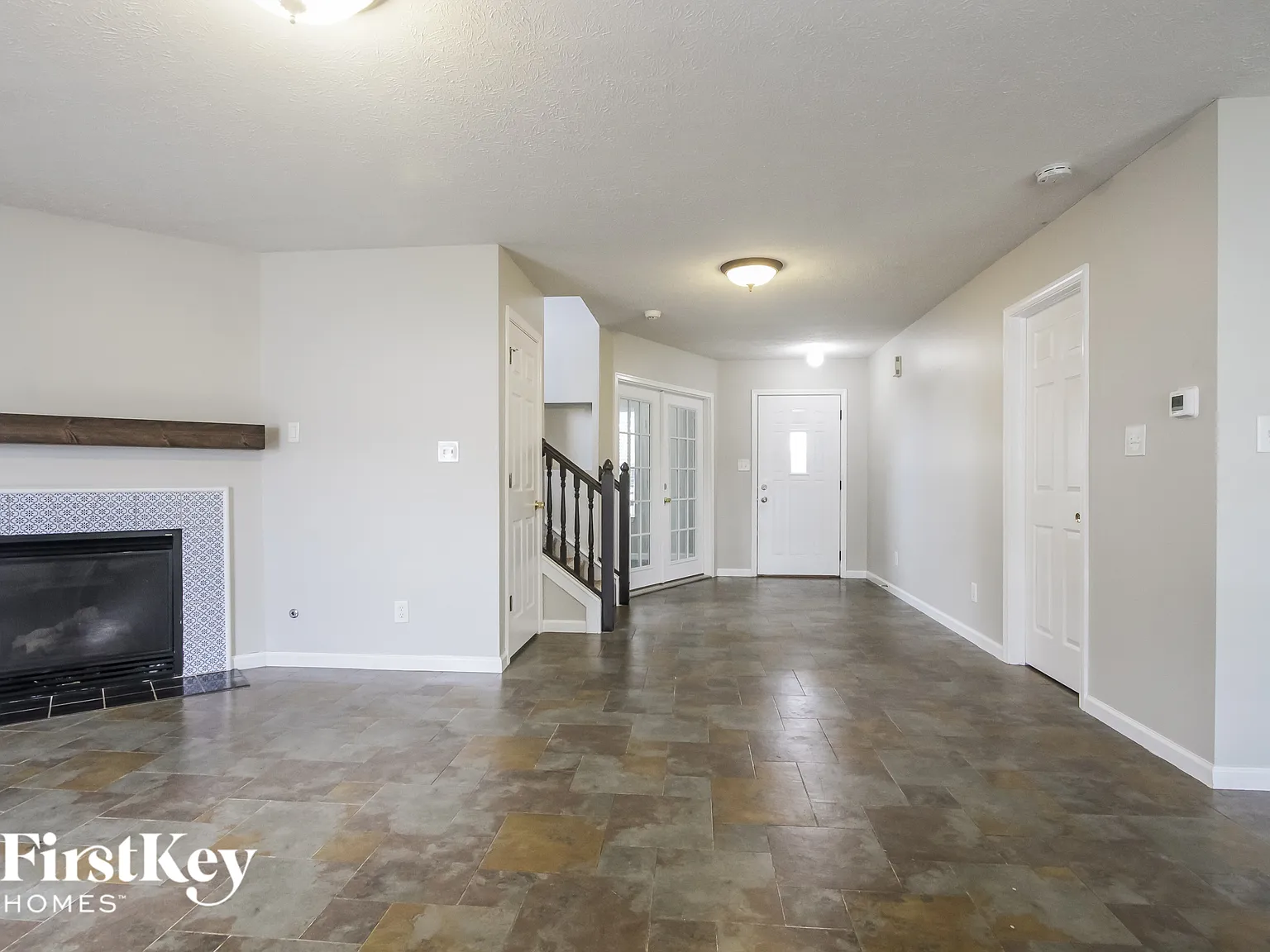 3 bed, 2.5 bath, 2055 sqft, $2,370 — Photo 2