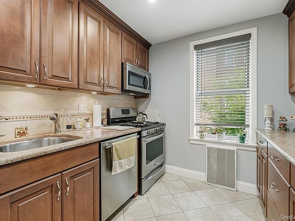 3rd image of 125 Bronx River Road #2F