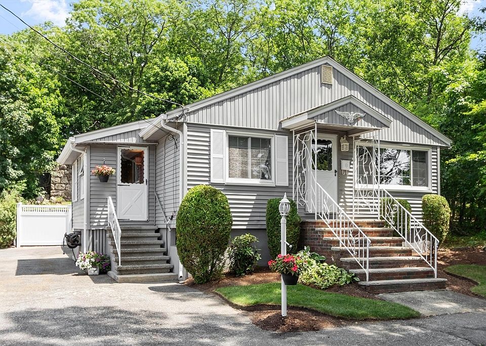 1st image of 18 Quebec Ct