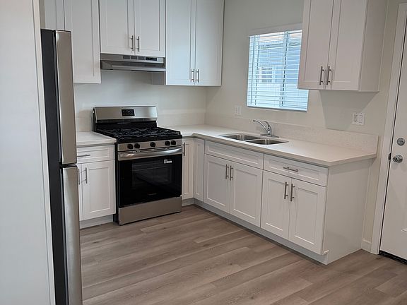 3rd image of 7962 De Garmo Ave