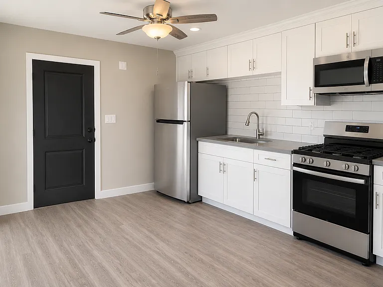 Eugene Eddy | Newly Renovated Apartment Homes — Photo 9