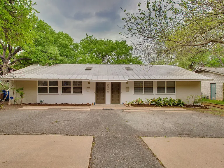 2300 Trailside Drive — Photo 33