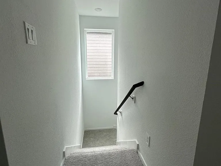 939 Pertuso Ln — Photo 6