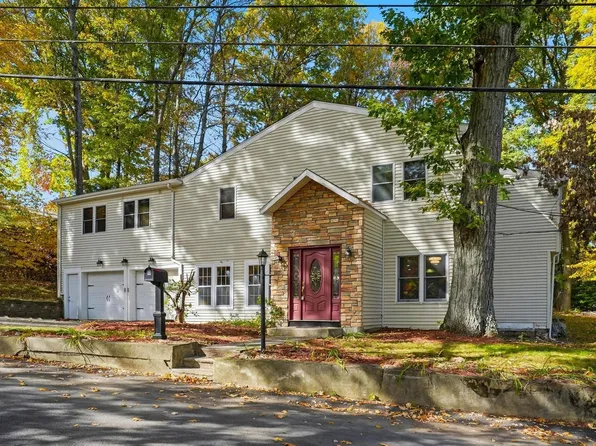 17 Pathwood Ave, Burlington, MA 01803