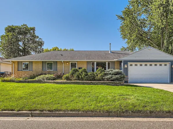 1438 Skillman Ave W, Roseville, MN 55113