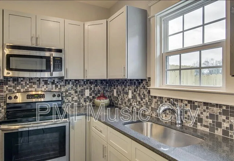 121 Porter Ter — Photo 2