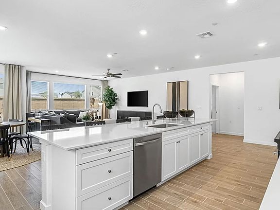 5th image of 8628 Sagebrush Ave