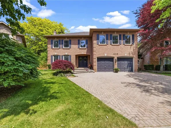 1113 Valleywood Ct, Oakville, ON L6M 2C4