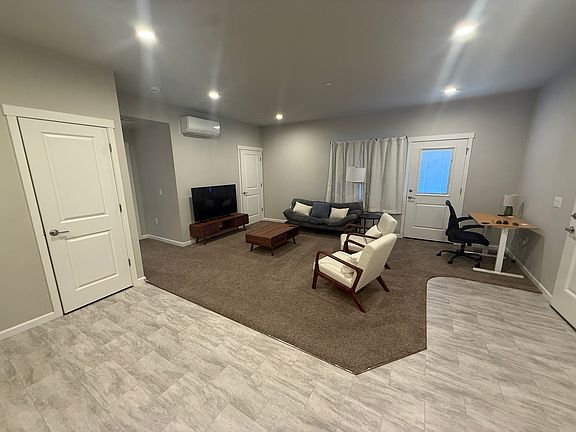 3rd image of 4125 Market St NE #105