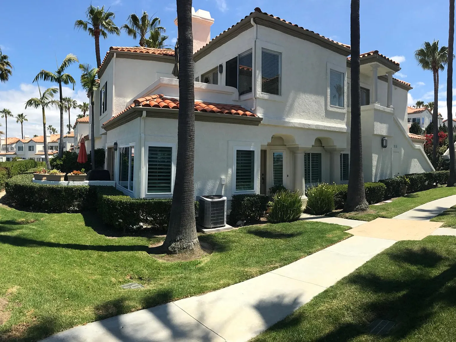2 bed, 1045 sqft, $4,950 — Photo 4