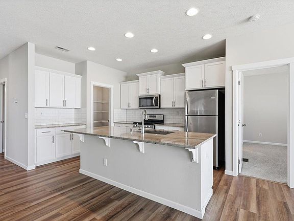 4th image of 1613 W Lavender Ct