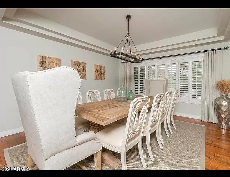 6 bed, 4.0 bath, 4401 sqft, $7,500 — Photo 4