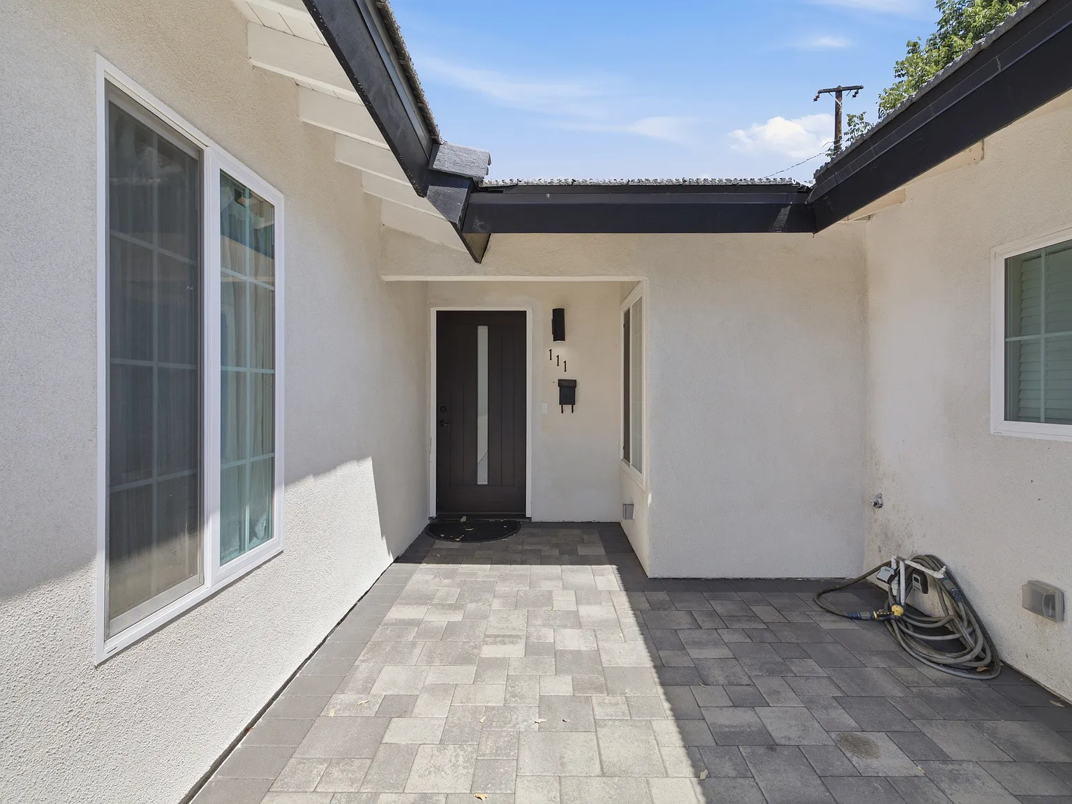 3 bed, 2.5 bath, 1400 sqft, $3,995 — Photo 2
