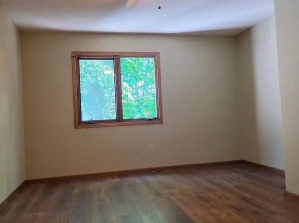 28957 Linden Ave, Lindstrom, MN 55045