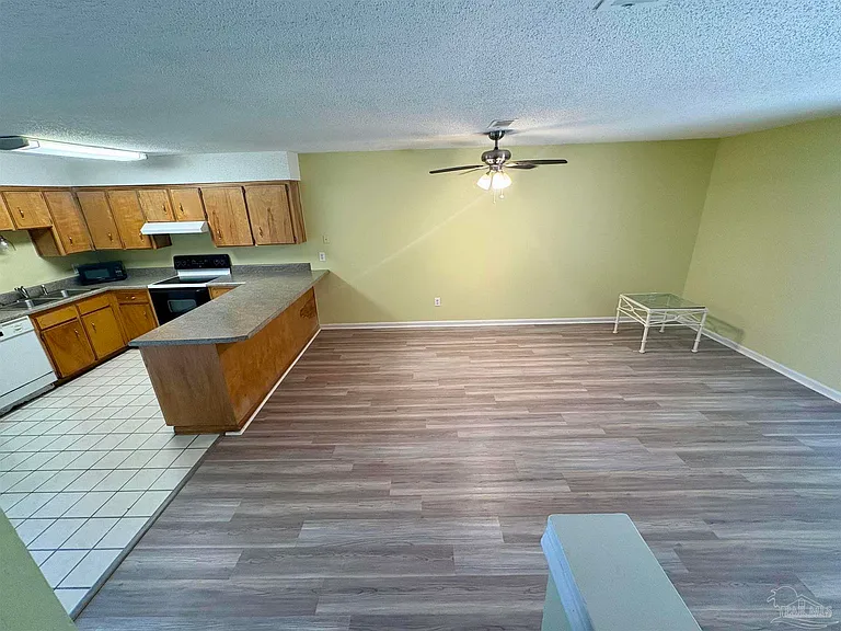 193 Burgess Rd — Photo 3