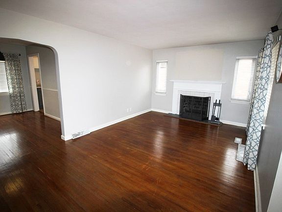 4th image of 105 S Parker Dr