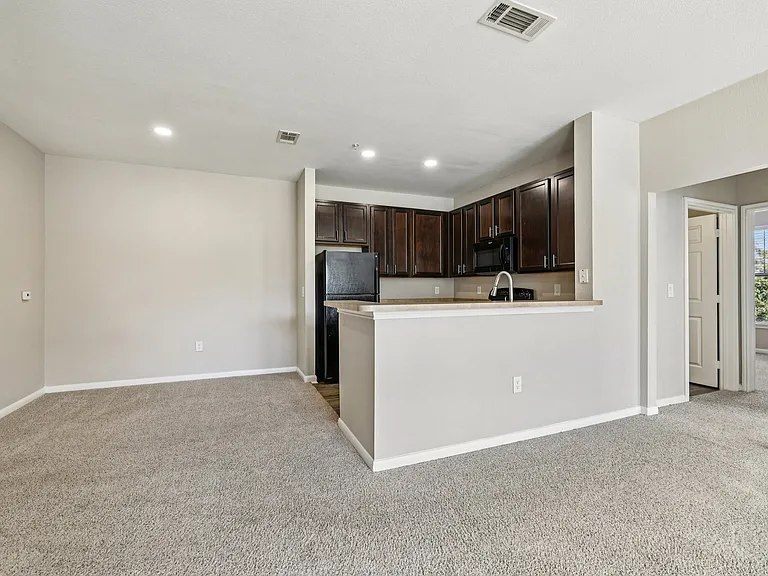 Las Brisas Apartments — Photo 142
