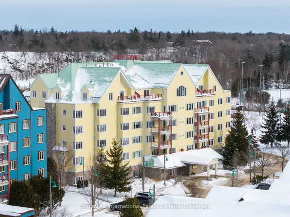 110 Steamship Bay Rd #102, Gravenhurst, ON P1P 1Z9