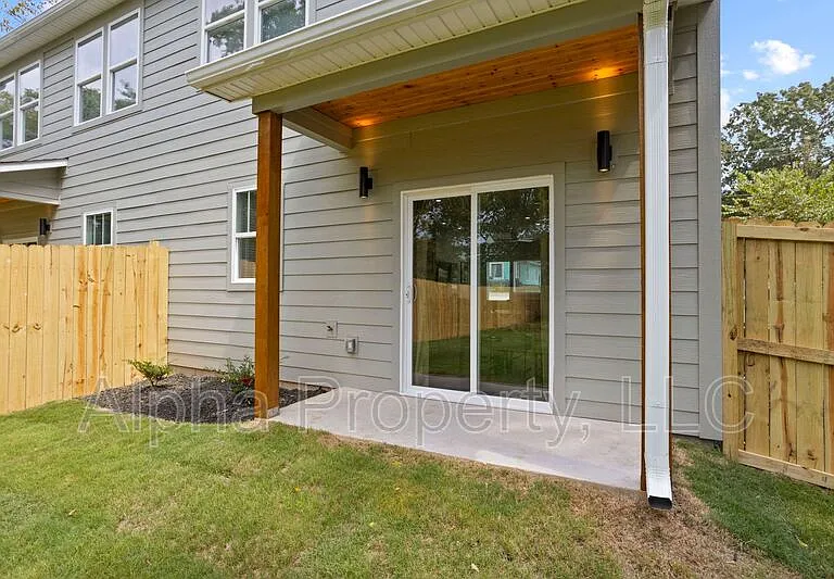 5 McDade St #A — Photo 22