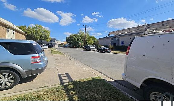 2nd image of 2420 Louise St #12