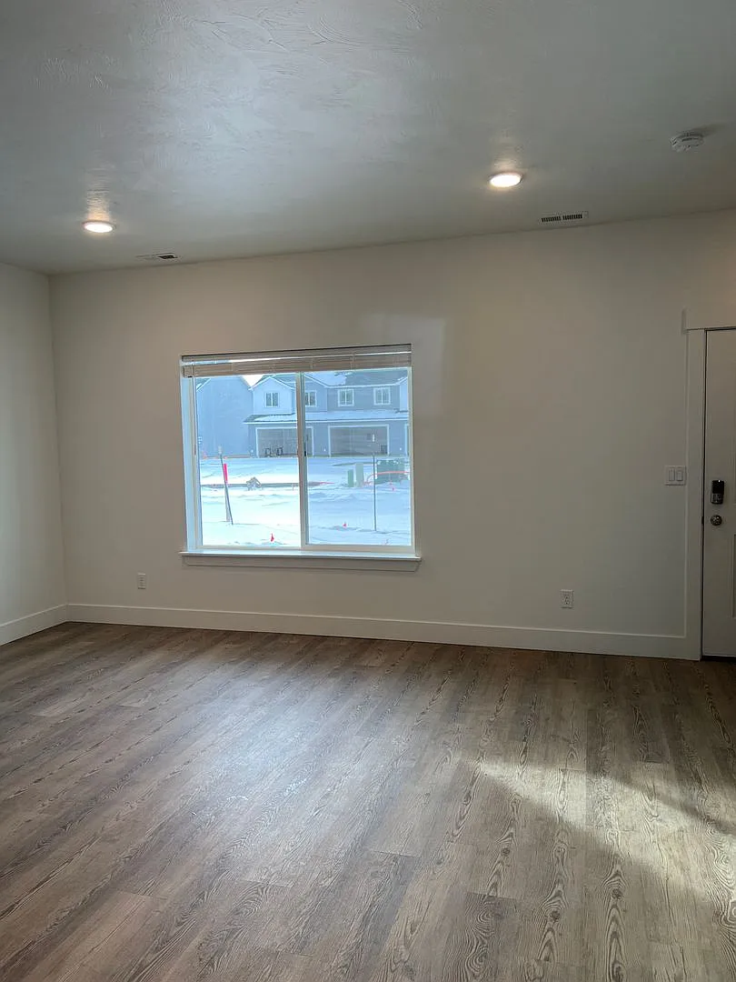 End Unit - 3 Bed 2.5 Bath Luxury Townhome In Summerfield With Clubhouse Access — Photo 2