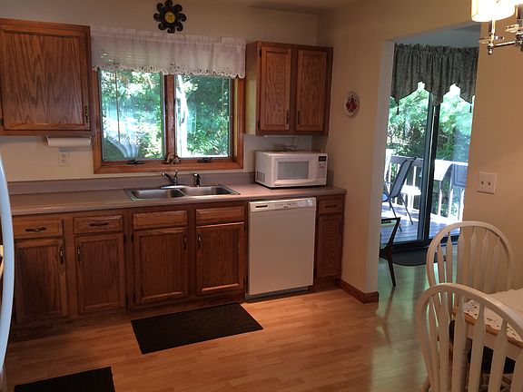 Kitchen & kitchen nook
