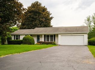 6 Red Leaf Dr, Rochester, NY 14624