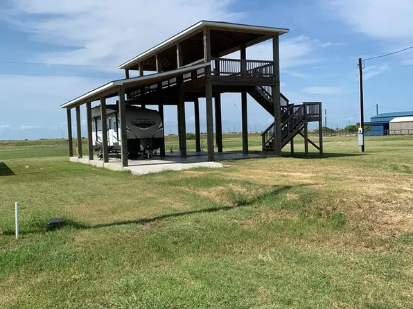 245 Kingfish Ln, Palacios, TX 77465