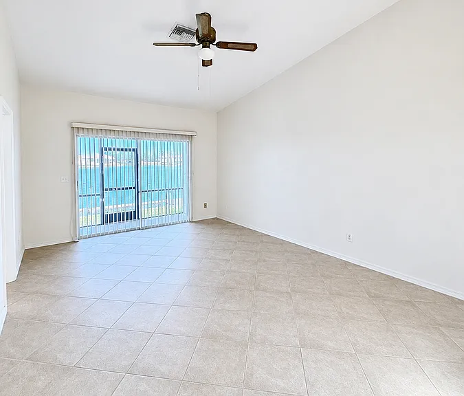 320 SW 3rd Pl #2 — Photo 4