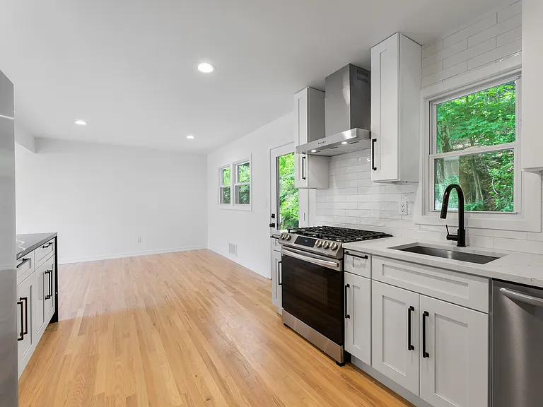 54 Park Ter N — Photo 10