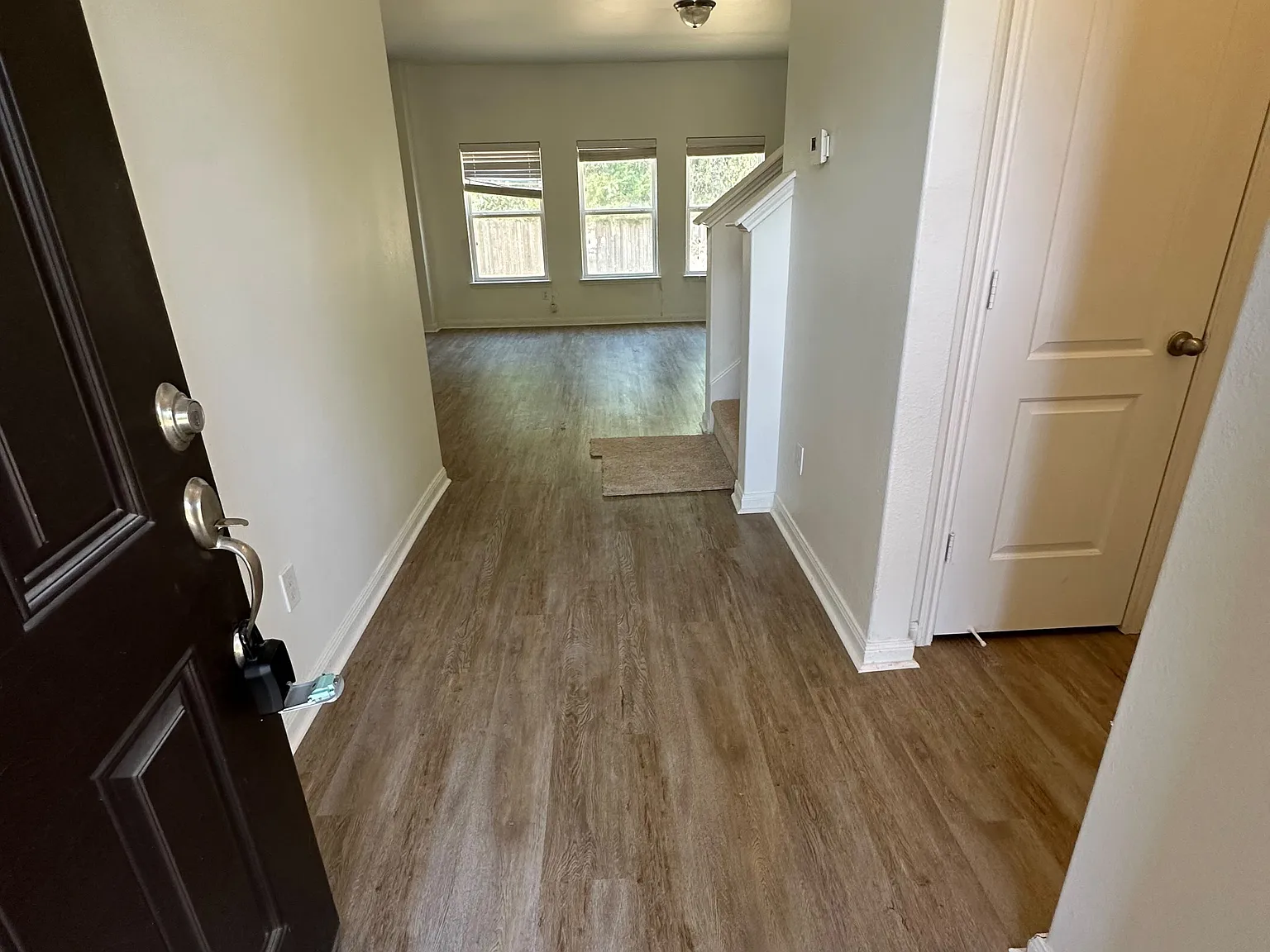 3 bed, 2.5 bath, 2070 sqft, $2,300 — Photo 4