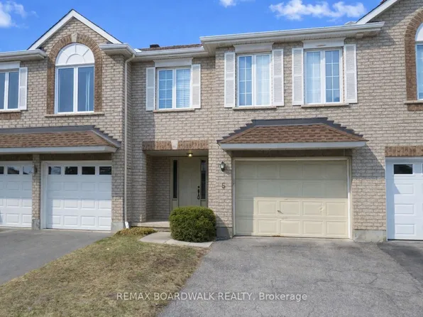 5 Maple Park Point, Ottawa, ON K1T 4A6