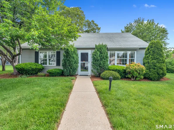 4 Aylesbury Circle #4, Madison, CT 06443