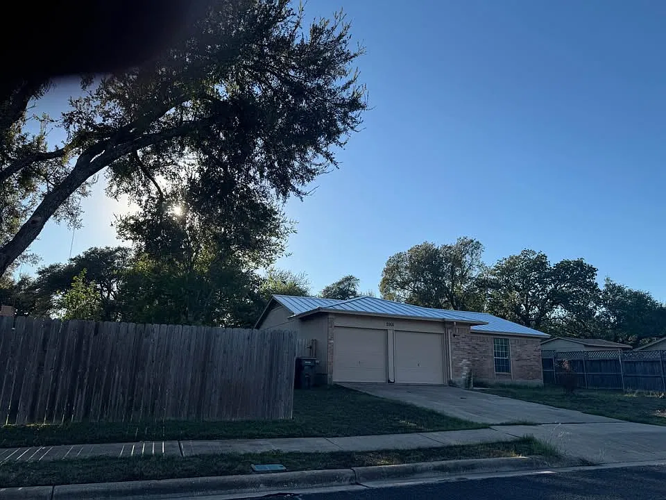 2901 Monument Dr