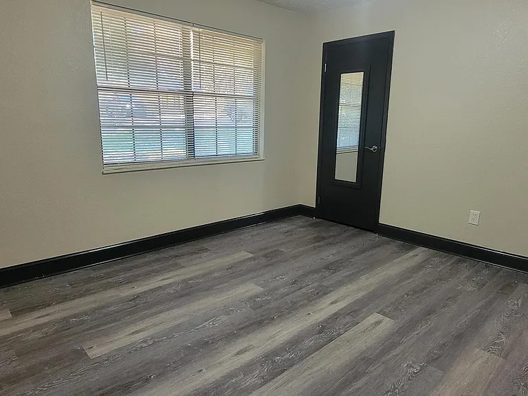 710 Dailey Ave — Photo 14