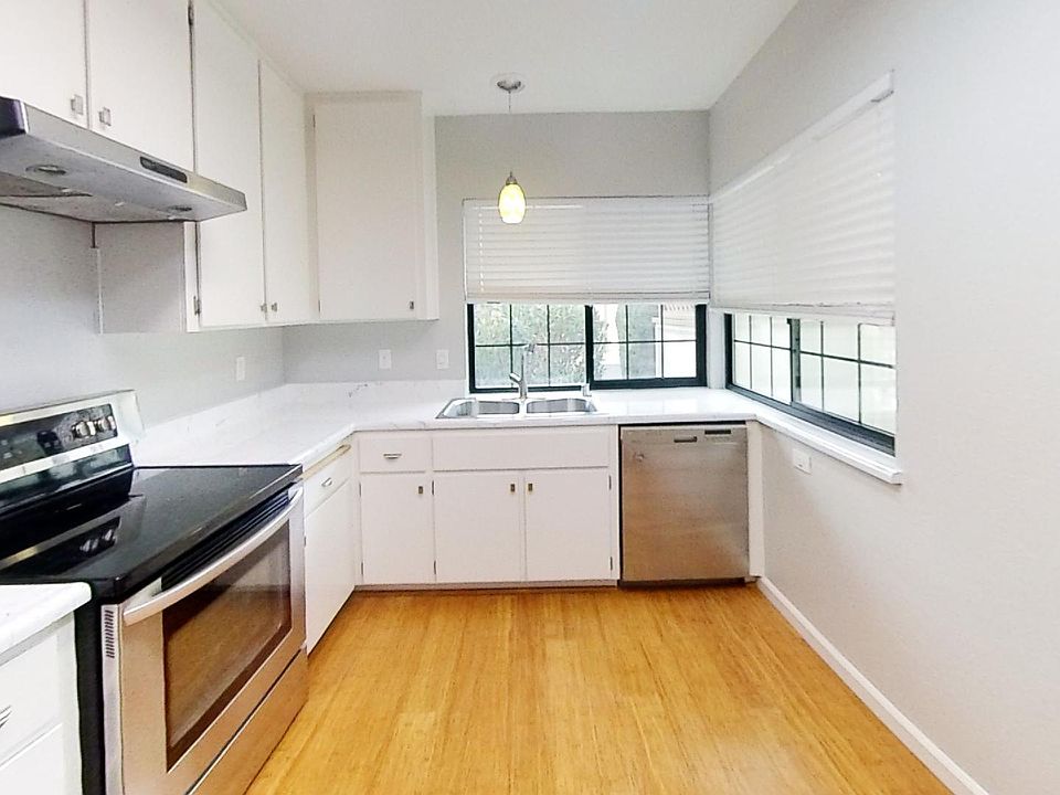 1st image of 428 Colony Knoll Dr