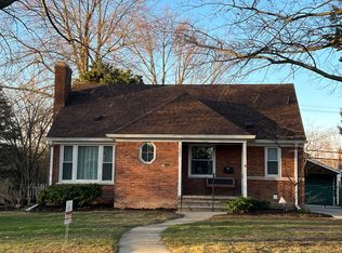 1803 Hawthorne Rd, Grosse Pointe Woods, MI 48236