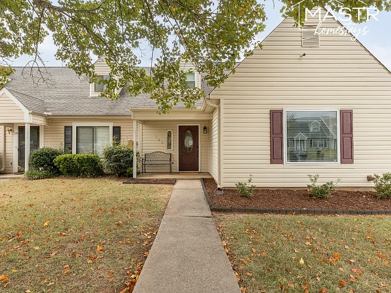 136 Sussex Dr — Photo 23